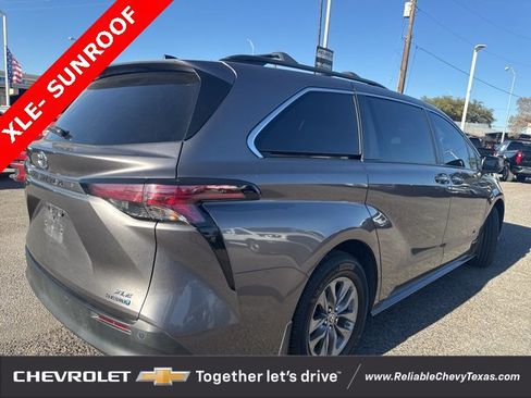 Used 2021 Toyota Sienna XLE image 9