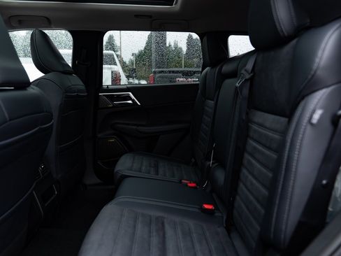 New 2026 Mitsubishi Outlander SE image 11