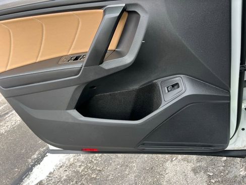 Used 2024 Volkswagen Tiguan SE image 10