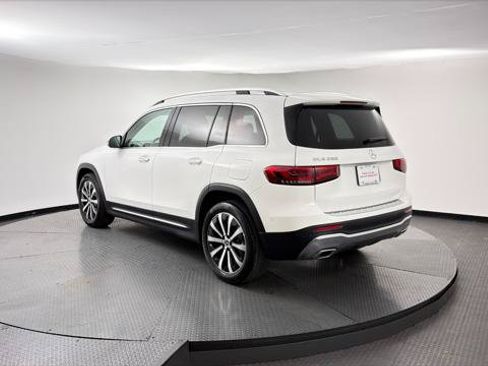 Used 2023 Mercedes-Benz GLB 250 w/ Premium Package image 6