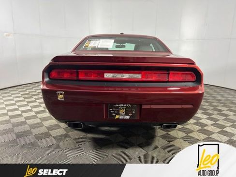 Used 2014 Dodge Challenger SXT RWD image 6