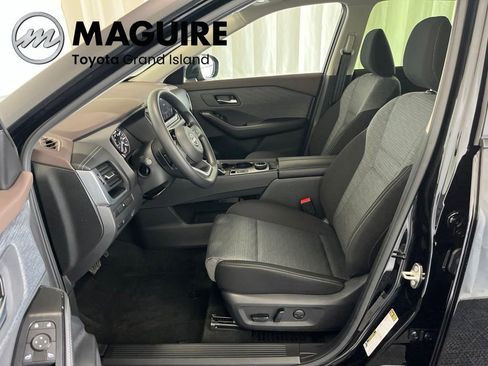 Used 2023 Nissan Rogue SV AWD/4WD image 1
