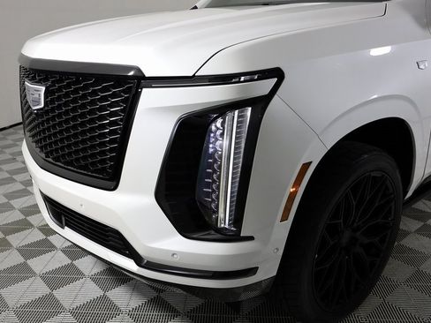 Used 2025 Cadillac Escalade Sport Platinum w/ LPO, ONYX Package image 46