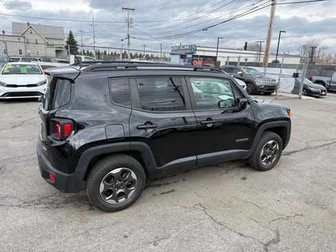 Used 2016 Jeep Renegade Latitude w/ Cold Weather Group AWD/4WD image 3