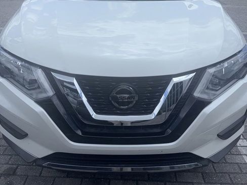 Used 2018 Nissan Rogue SV FWD image 2