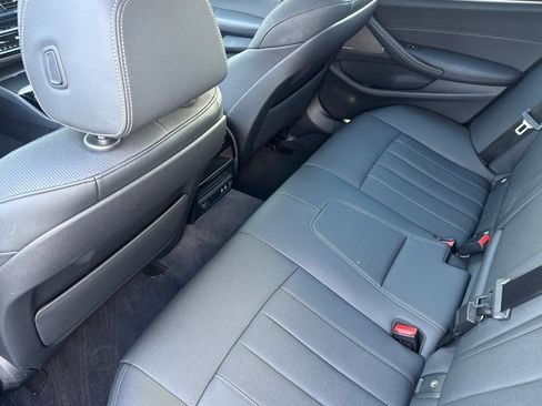 Used 2023 BMW 530e w/ Executive Package image 27