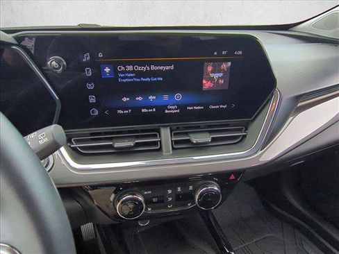 Used 2025 Chevrolet Trax ACTIV w/ Sunroof Package FWD image 14