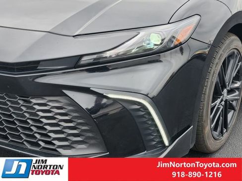 Used 2025 Toyota Camry SE image 11
