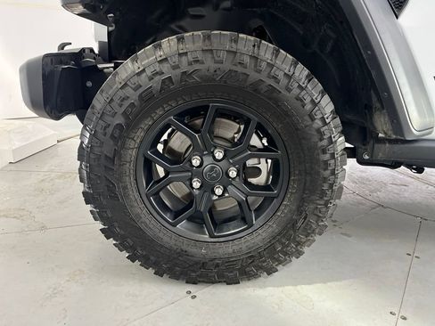 Used 2025 Jeep Wrangler Willys image 14