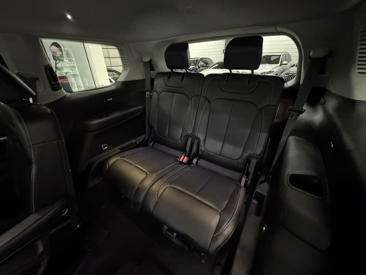 Used 2023 Jeep Grand Cherokee L Limited AWD/4WD image 16