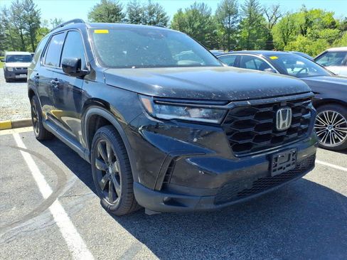Certified 2025 Honda Pilot Black Edition image 11