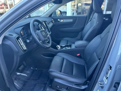 Certified 2025 Volvo XC40 B5 Plus AWD/4WD image 21