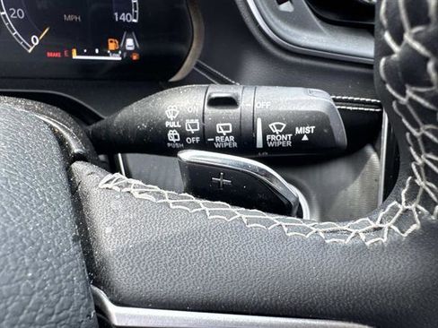 Used 2025 Jeep Grand Cherokee Laredo image 17