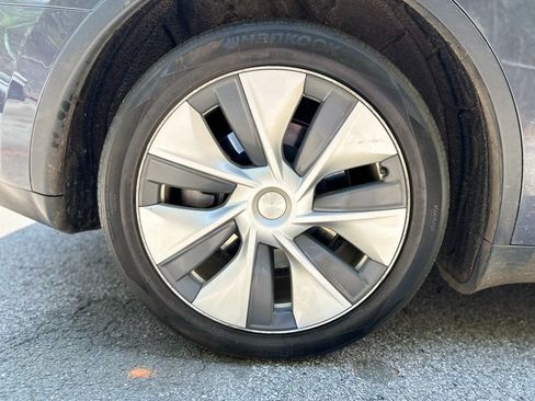 Used 2021 Tesla Model Y Long Range image 16