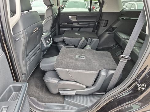 Used 2025 Ford Expedition Platinum AWD/4WD image 13
