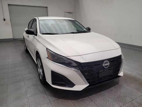 Used 2025 Nissan Altima 2.5 S FWD image 14