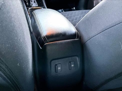 Used 2023 Nissan Kicks SR image 10