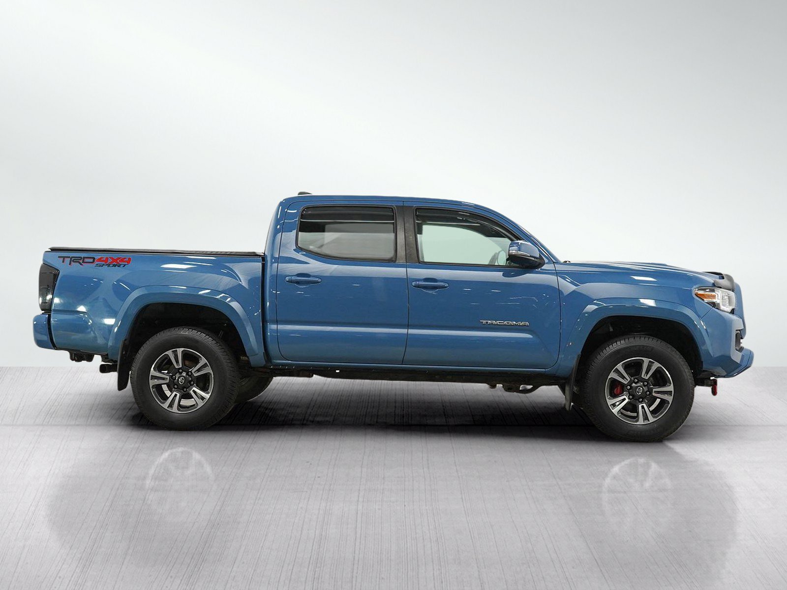 Used 2019 Toyota Tacoma TRD Sport AWD/4WD image 6