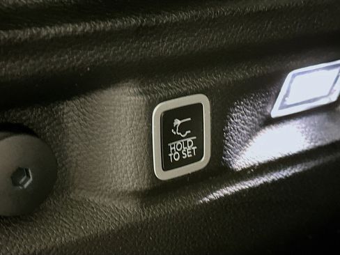 Used 2023 Jeep Grand Cherokee L Limited w/ Luxury Tech Group II image 32