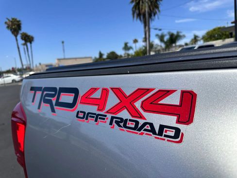 Used 2017 Toyota Tacoma TRD Off-Road w/ Tow Package AWD/4WD image 28