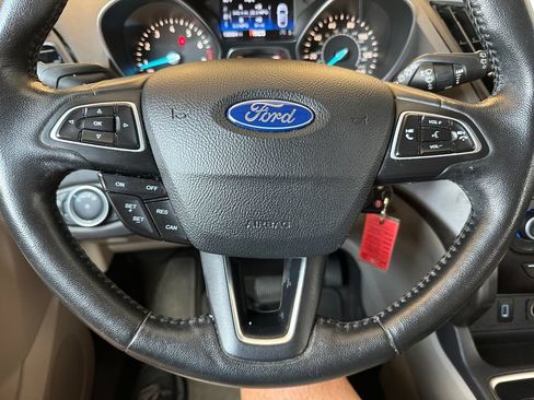 Used 2018 Ford Escape SEL AWD/4WD image 3