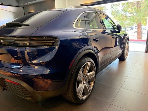 Certified 2024 Porsche Macan 4 Electric AWD/4WD image 5