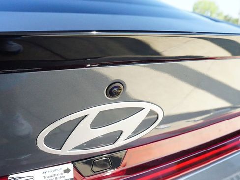 New 2025 Hyundai Elantra SEL image 23