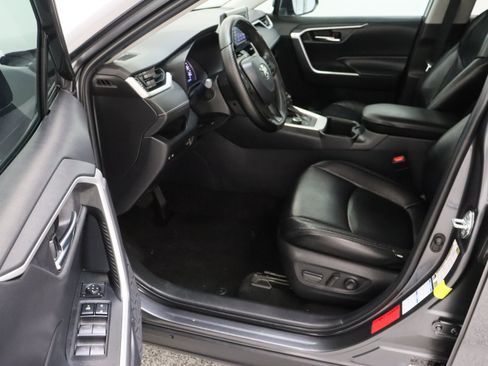Used 2022 Toyota RAV4 XLE AWD/4WD image 14