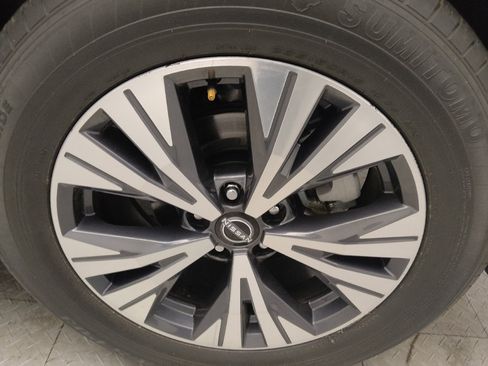 Used 2023 Nissan Rogue SV image 31