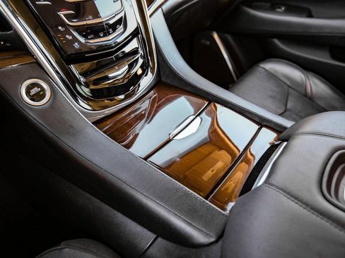 Used 2018 Cadillac Escalade Luxury image 24