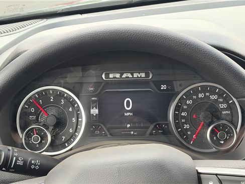 New 2026 RAM 1500 Express AWD/4WD image 17