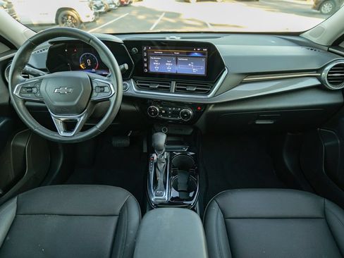 Used 2024 Chevrolet Trax ACTIV w/ Sunroof Package FWD image 37
