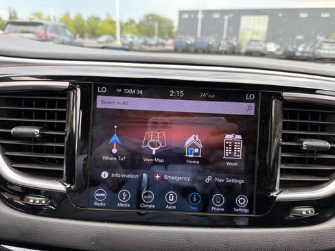 Used 2018 Chrysler Pacifica Touring Plus w/ S Appearance Package FWD image 14