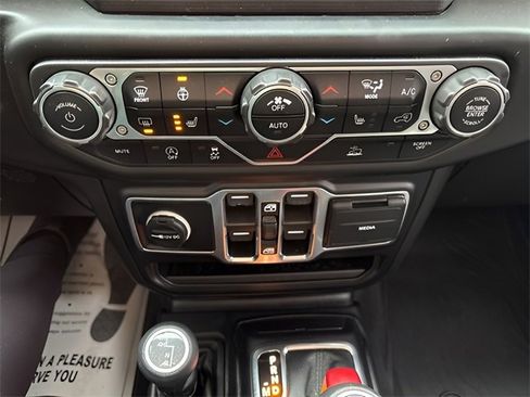 Used 2021 Jeep Wrangler Unlimited Islander image 14