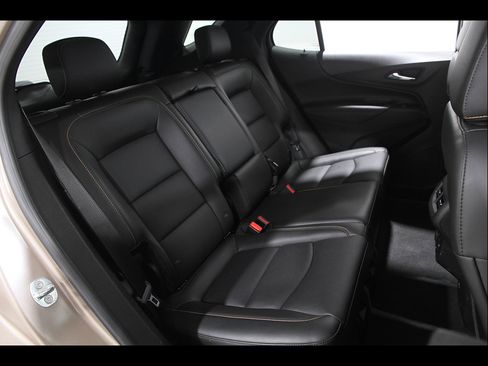 Used 2018 Chevrolet Equinox Premier FWD image 18