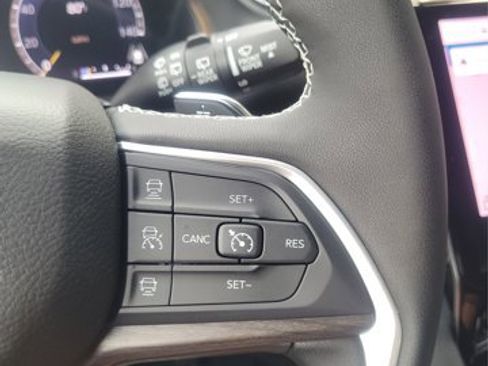 Used 2025 Jeep Grand Cherokee Limited w/ Black Appearance Package AWD/4WD image 26