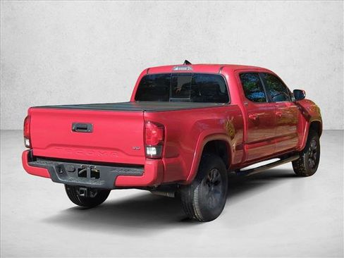 Used 2022 Toyota Tacoma SR5 w/ Technology Package image 5