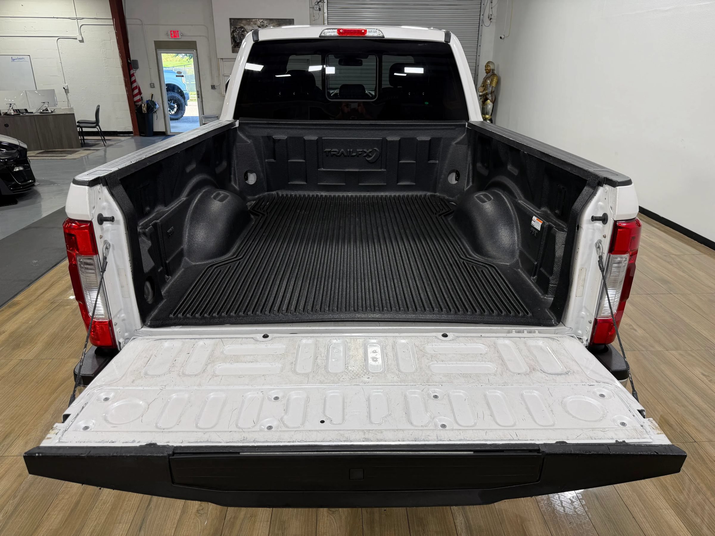 Used 2018 Ford F250 Lariat w/ Lariat Ultimate Package AWD/4WD image 8