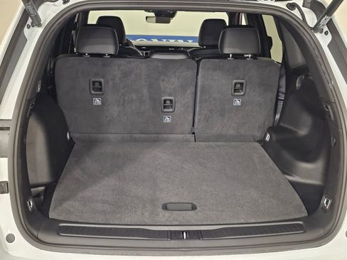 New 2025 Jeep Grand Cherokee Altitude image 36