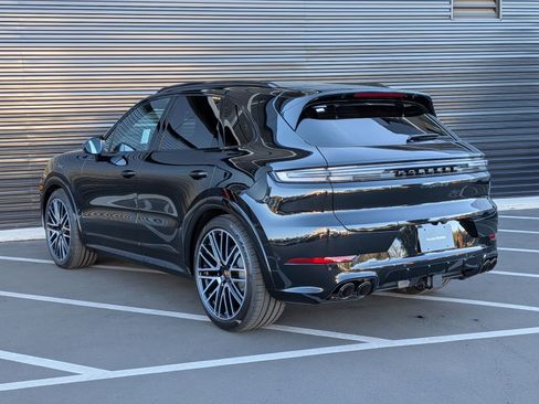 New 2026 Porsche Cayenne S image 3