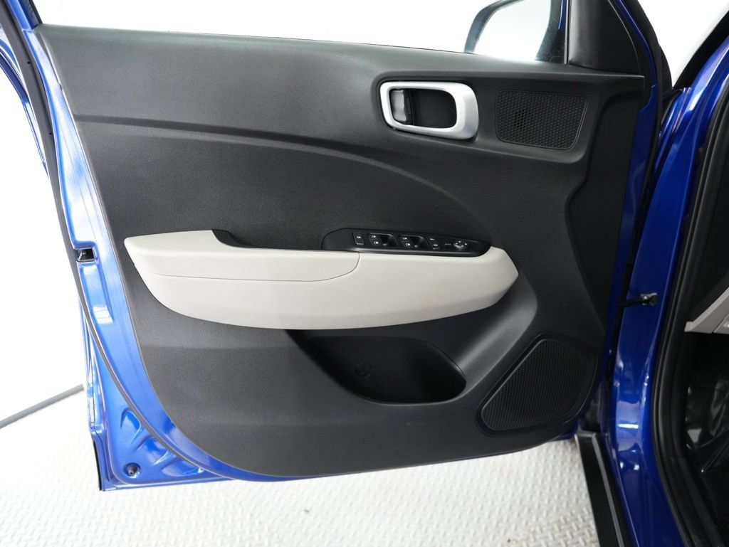 Used 2020 Hyundai Venue SEL FWD image 37