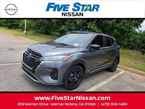 Used 2024 Nissan Kicks SR w/ Interior Electronics Package FWD image 3