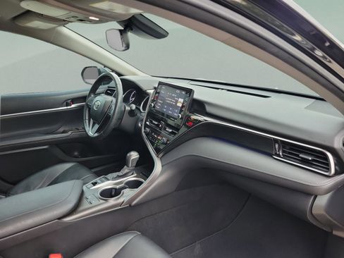 Used 2024 Toyota Camry XLE FWD image 9