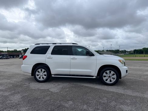 Used 2008 Toyota Sequoia SR5 RWD image 2