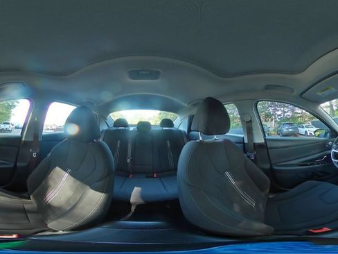 Used 2025 Hyundai Elantra SEL FWD image 43