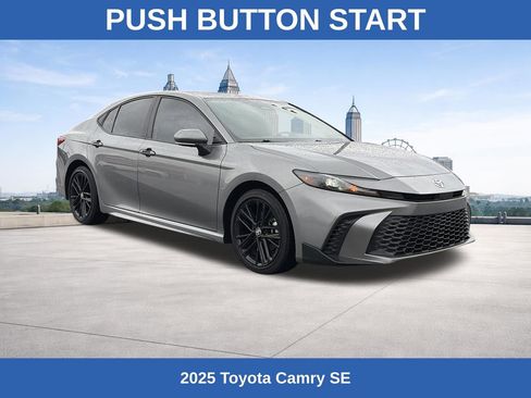 Used 2025 Toyota Camry SE image 7