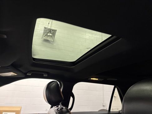 Used 2017 Ford Explorer XLT w/ Equipment Group 202A image 18