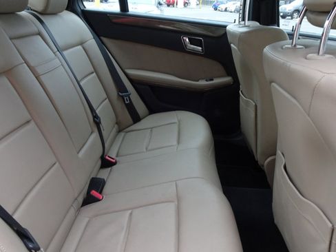 Used 2010 Mercedes-Benz E 350 4MATIC Sedan image 11