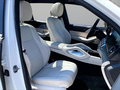 Used 2025 Mercedes-Benz GLS 450 4MATIC image 24