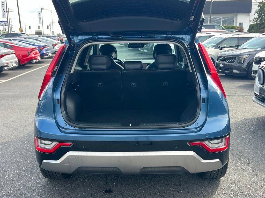 Used 2023 Kia Niro SX Touring FWD image 8